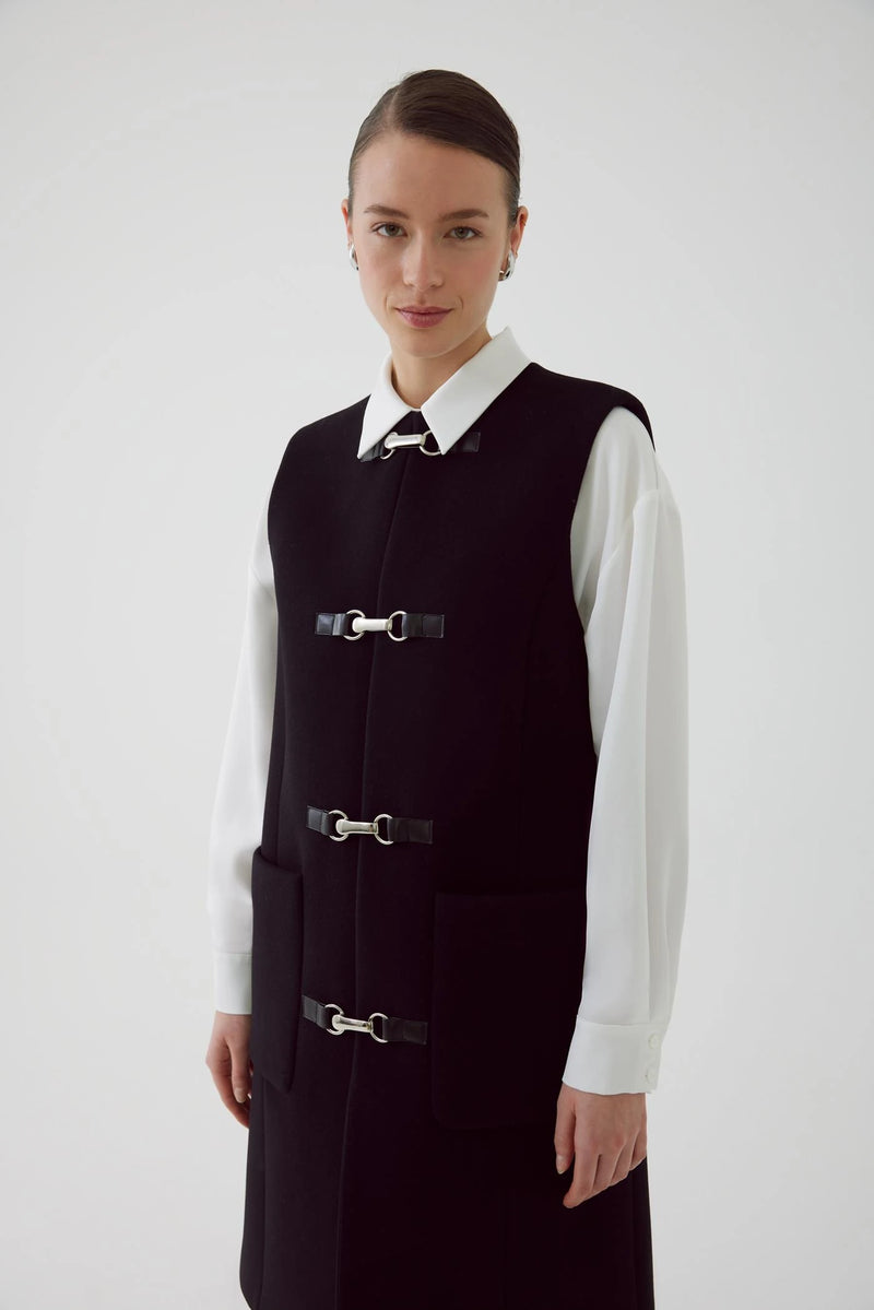 Exquise Amado Vest