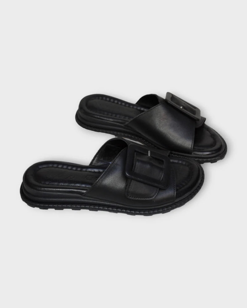 Marilyn Sandal in Black Tyche