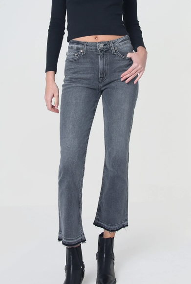 NOEND Farrah Mid Rise Kick Flare Jeans in Philly