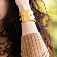 Berry Grande Cuff in Hammered Gold Capucine De Wulf