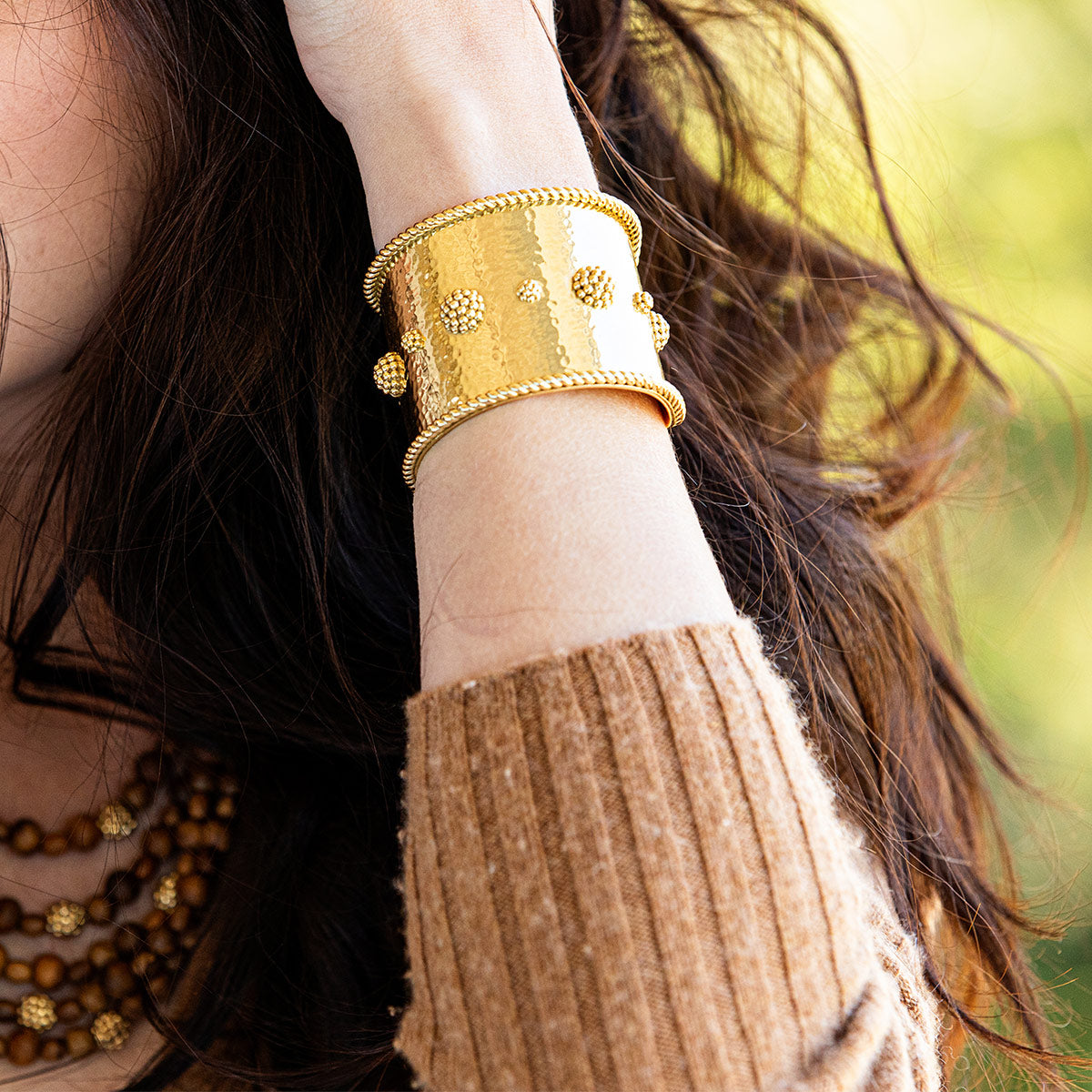 Berry Grande Cuff in Hammered Gold Capucine De Wulf