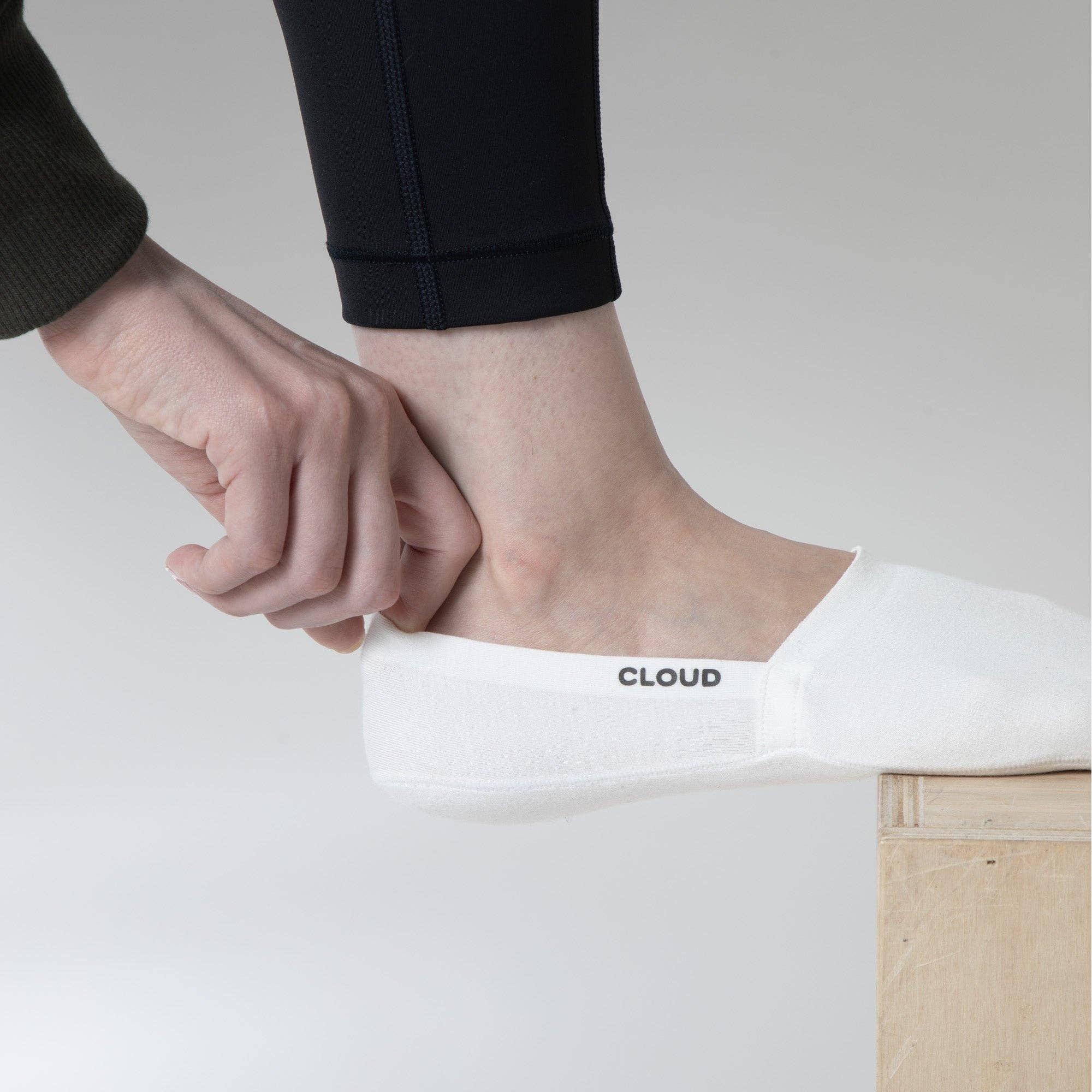 CLOUD Premium Organic Terry No Show Socks: L / Organic Black Cloud