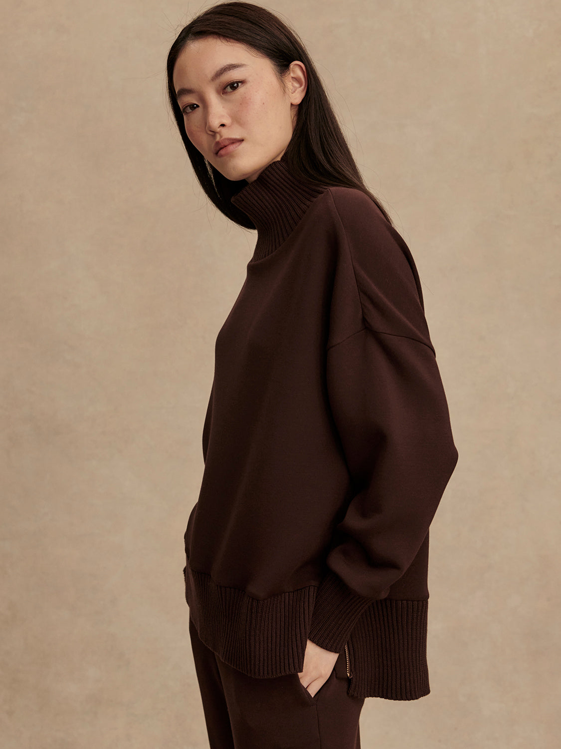VARLEY Barker High Neck Sweatshirt in Coffee Bean Varley