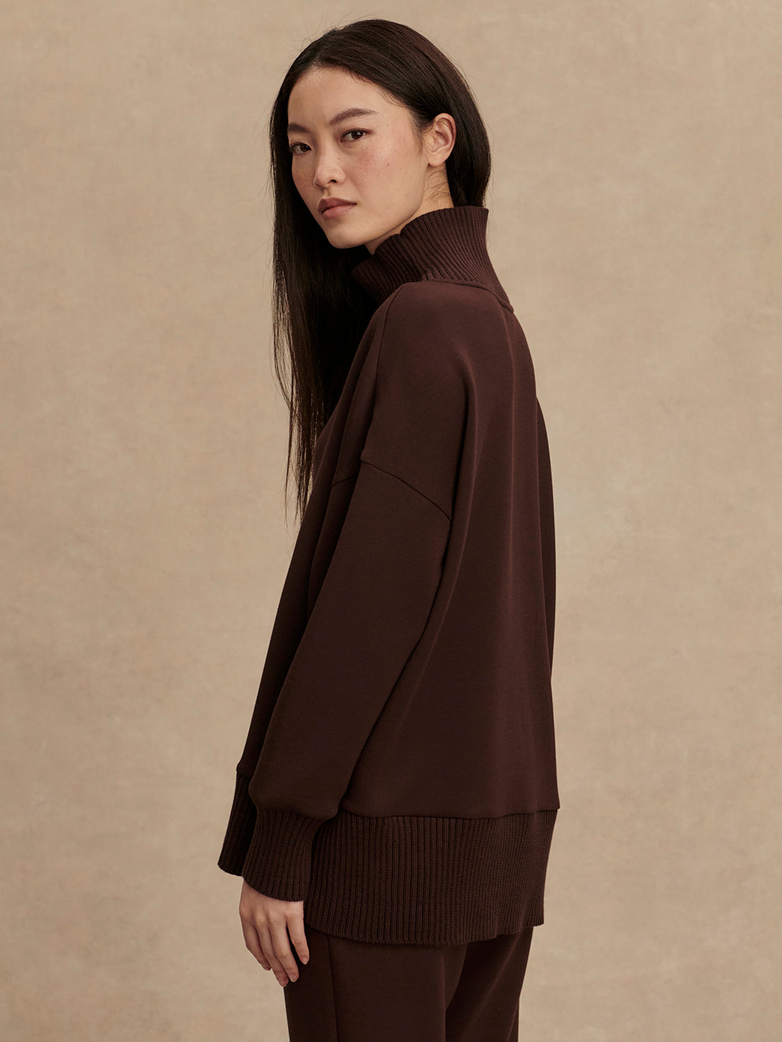 VARLEY Barker High Neck Sweatshirt in Coffee Bean Varley