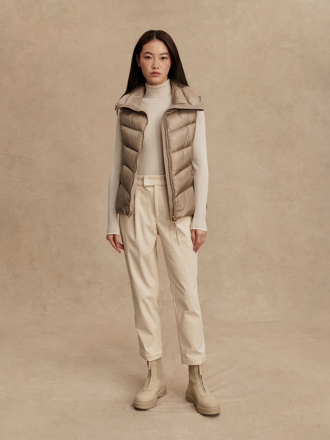 VARLEY Bextor Lightweight Down Vest in Taupe Varley